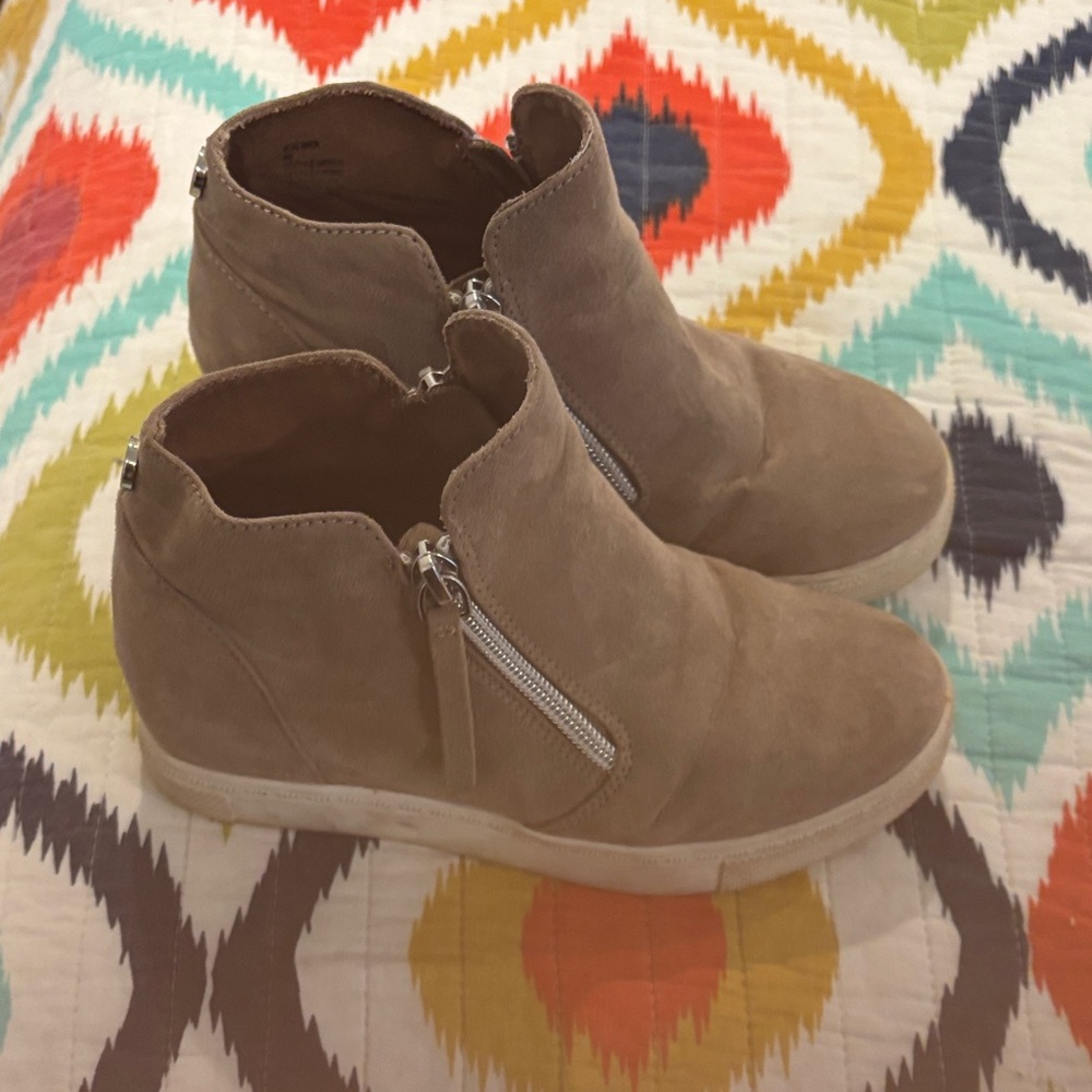 Steve Madden Tan Kids Boots with Zipper